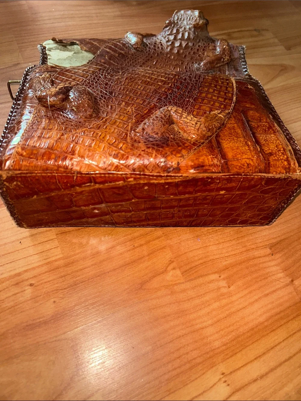 GENUINE ALLIGATOR MADE IN CUBA STAMPED PURSE. 1950’s..as in pic missing skin